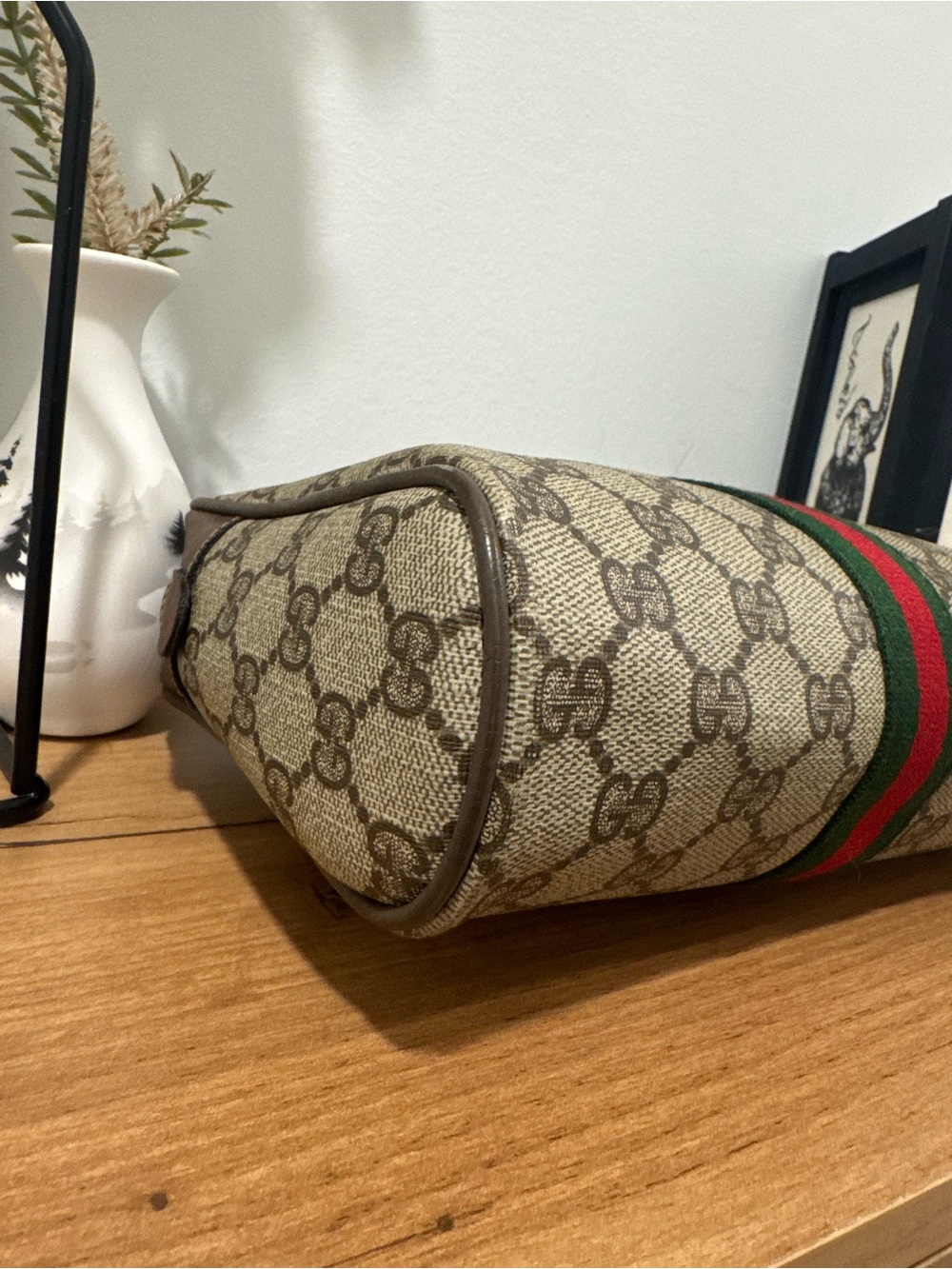 Vintage Gucci Beige GG Supreme Canvas Clutch Bag with Green and Red Stripe - Picture 8 of 16